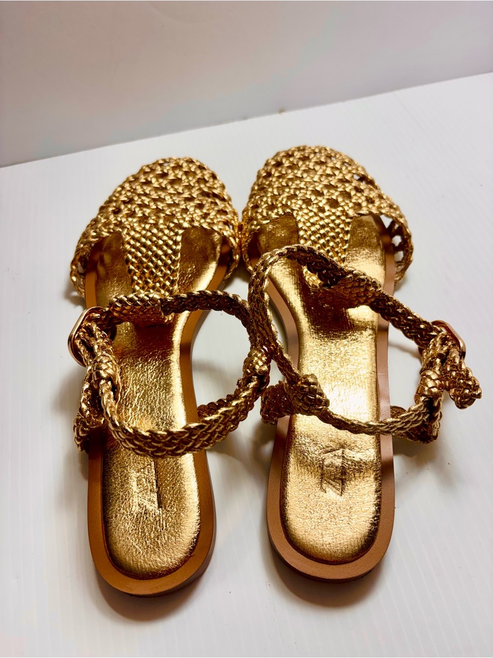 ZARA CUTE GOLD SHOES. - Picture 3 of 8